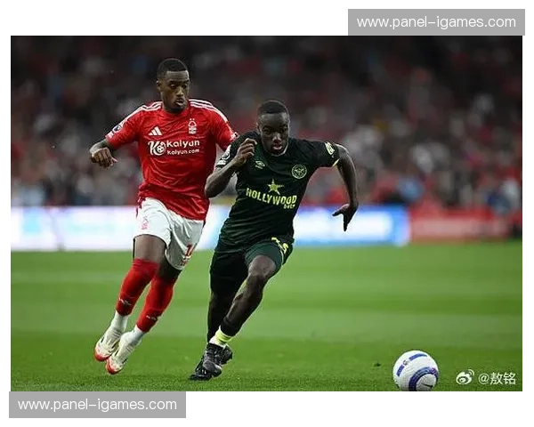 诺丁汉森林对阵水晶宫，保级战身体对抗激烈